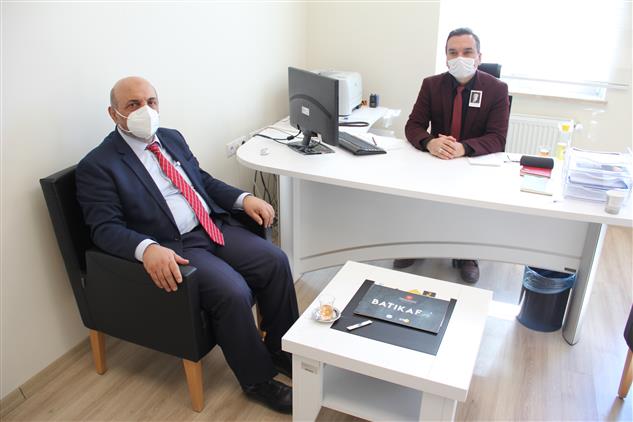 Bolu'da Il Müftümüz B.a.i.b.ü Rektörlüğü Yazı Ve Arşiv  Hizmetleri Müdür Vekili Zafer Yıldırım’ı Ziyaret Etti.