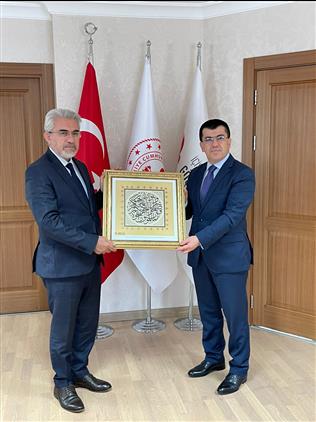 Ankara'da Il Müftümüz Dr. Yusuf Doğan Göç Idaresi Genel Müdürü Dr. Savaş ünlü' Yü Makamında Ziyaret Etti