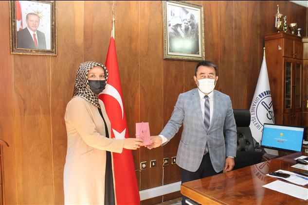 Amasya'da Il Müftümüz Durmuş Ayvaz Kadın Görevliler Kur’an-ı Kerim’i Güzel Okuma Bölge Birincisine ödül Verdi