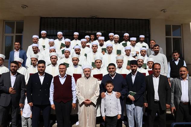 Bitlis'de Il Müftümüz Güroymak Haliliye Kur’an Kursu Icazet Programına Katıldı