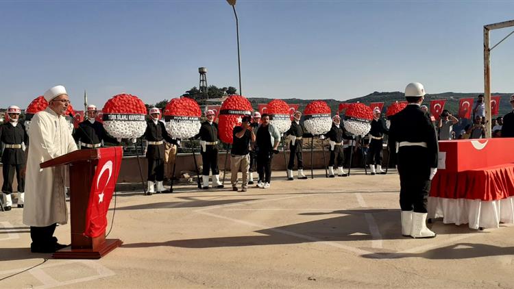 Diyarbakir'da Il Müftümüz Lütfü Imamoğlu şehit Cenazesine Katıldı