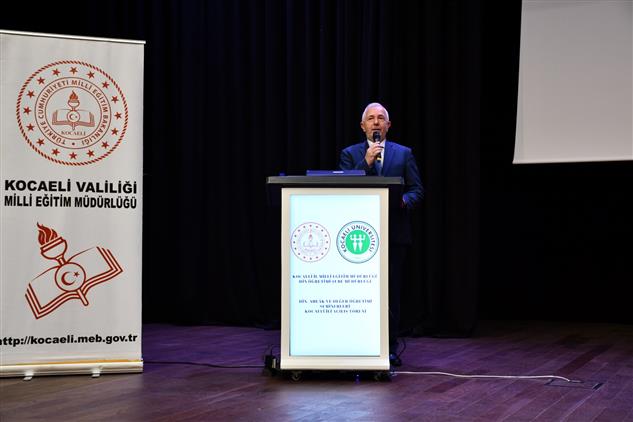 Kocaeli'de Il Müftümüz Mehmet Sönmezoğlu Milli Eğitim Müdürlüğü Tarafından Düzenlenen “din Kültürü Ve Ahlak Bilgisi Eğitici Eğitimleri” Seminerine Katıldı