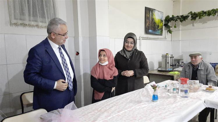 Kastamonu'da Il Müftümüz Mescit Köyü Yatılı Kız Kuran Kursumuzda öğrenci Ve Velilerimiz Ile Biraraya Geldi.