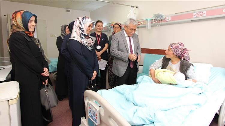 Amasya'da Il Müftümüz Mevlid-i Nebi Haftası Munasebetiyle Hastaları Ziyaret Etti