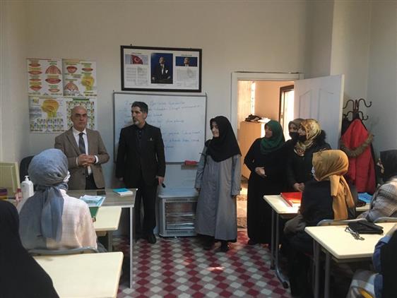 Bingol'de Il Müftümüz Mustafa Topal Işitme Engelli öğrencileri Ziyaret Etti