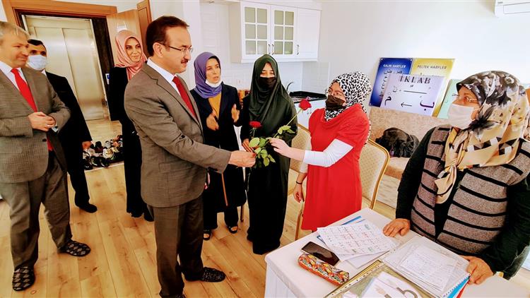 Antalya'da Il Müftümüz Nazif Fethi Yalçınkaya  “ 3 Aralık Dünya Engelliler Günü” Etkinliğine Katıldı.