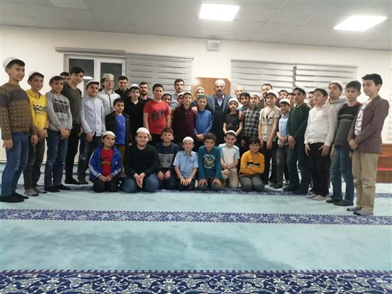 Kahramanmaras'da Il Müftümüz Salime Derviş Pur Yatılı Hafızlık Kur'an Kursu'nda Hafızlık öğrencileriyle Iftarda Buluştu