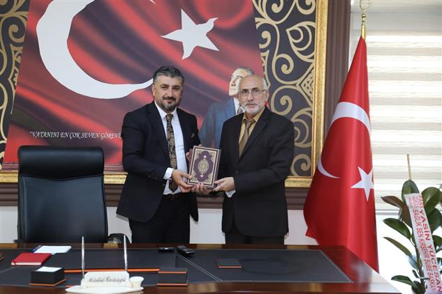 Kırsehir'de Il Müftümüz Yeni Göreve Başlayan Aile Ve Sosyal Politikalar Il Müdürü Abdullah Kömürcüoğlu'nu Ziyaret Etti.