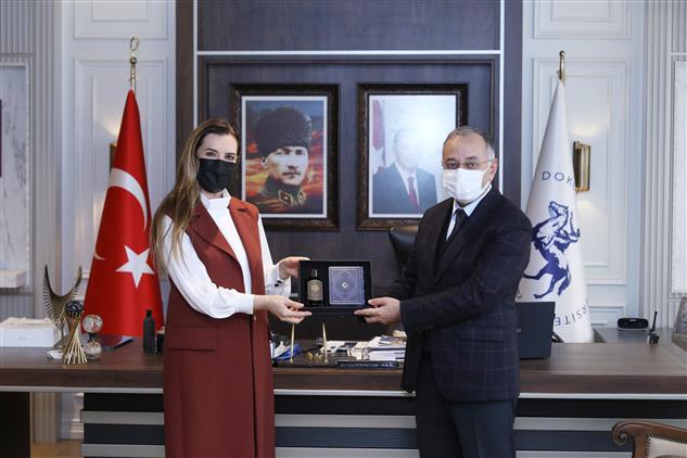 İzmir'de Il Müftümüzden Dokuz Eylül üniversitesi Rektörüne Ziyaret