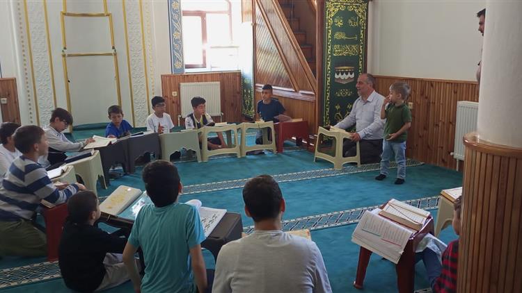 Bayburt'ta Il Müftüsü Abdurrahman şahin, Yaz Kur'an Kurslarını Ziyaret Etti