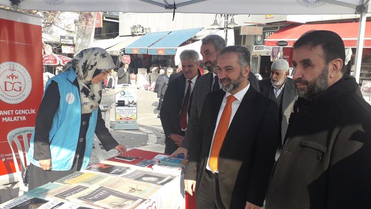 Malatya'da Il Müftüsü şahin Yıldırım “hayır çarşısı'nı" Ziyaret Etti