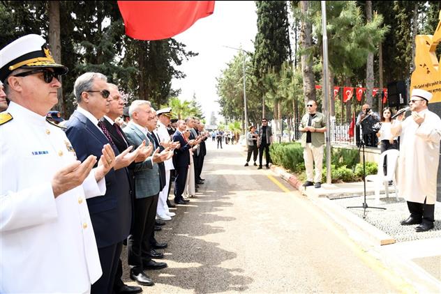 Mersin'de Il Müftüsü Dr. Kondi Ramazan Bayram öncesinde şehitlikte Yapılan Törenine Katıldı