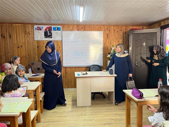 Mersin'de Il Müftüsü Eşi Yığman Ve Müftü Yardımcısı Mert Yenişehir’de Yaz Kursunu Ziyaret Etti