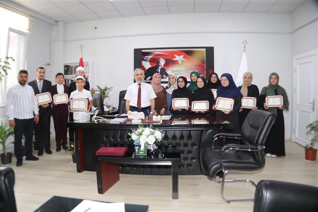 Cankiri'da Il Müftüsü Mehmet şahin Hafız öğrencilere Icazetnamelerini Takdim Etti