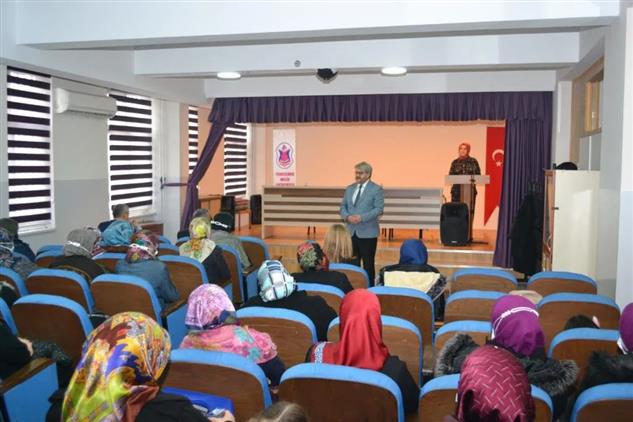 Manisa'da Il Müftüsü Mustafa Soykök " Değişen Dünyada Kadın Olmak " Konulu Konferansa Konuşmacı Olarak Katıldı