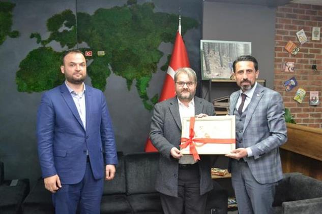 Manisa'da Il Müftüsü Mustafa Soykök Yeşilay Haftası Kapsamın'da Yeşilay Kitap Kahveyi Ziyaret Etti
