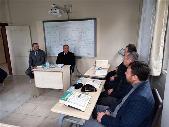 Afyonkarahisar'da Il Müftüsü Sinan Kazancı "hafızlığı Muhafaza  Hizmet Içi Eğitim Kursu" Ve "tashih-i Huruf Kursları"nı Ziyaret Etti.