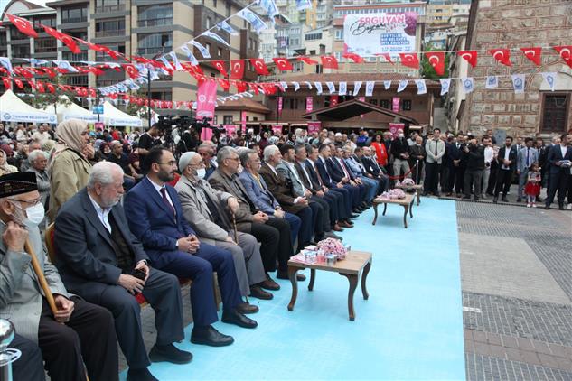 Bursa'da Il Müftüsü Yavuz Selim Karabayır Erguvan Bayramı Etkinliklerine Katıldı