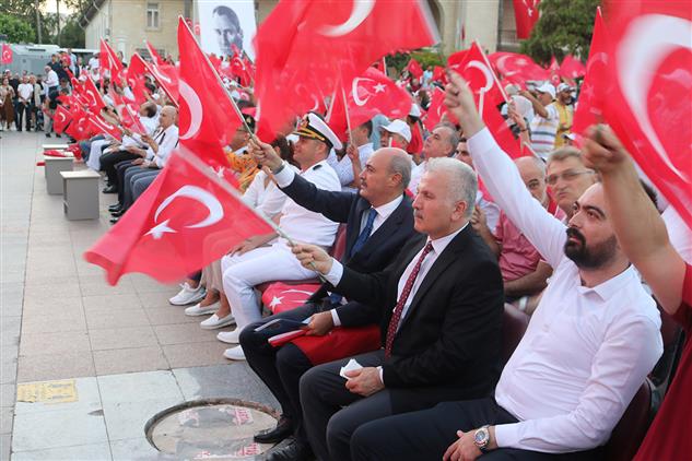 Mersin'de Il Müftüsü Yığman, ‘15 Temmuz Demokrasi Nöbeti’ Programına Katıldı