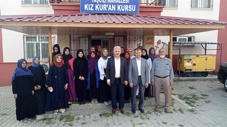 Mersin'de Il Müftüsü Yığman Tarsus Taşcılı Mh. Kız Kur’an Kursunda öğrencilerle Bir Araya Geldi