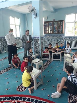 Bitlis'de Il Müftütümüz Mehmet Feysal Geylani Yaz Kur'an Kurslarını Ziyaret Etmeye Devam Ediyor.