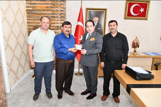 Diyarbakir'da Ilk Kurban Bağışı Kaymakam Zengince'den