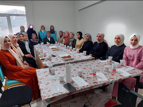 Bitlis'de Ilmüftüsü Geylani Islami Ilimler öğrencileriyle Bir Araya Geldi