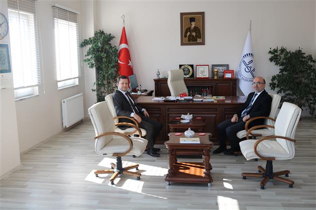 Malazgirt Kaymakamı Yiğit Yaşar Demirer, Muş Il Müftüsü Lütfü Imamoğlu'nu Makamında Ziyaret Etti.