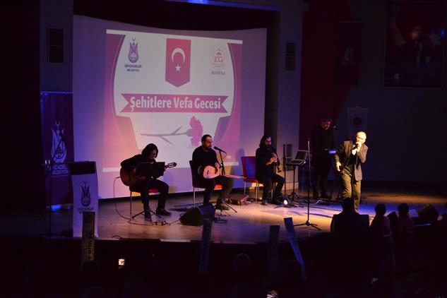 Manisa Il Müftülüğü Gençlik Koordinatörlüğü Ve şehzadeler Belediyesi Işbirliği Ile şehitlere Vefa Gecesi Düzenlendi