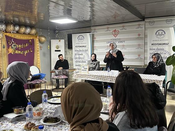 Manisa'da Iyilik Sofrası Deprem Mağduru Gençler Için Kuruldu