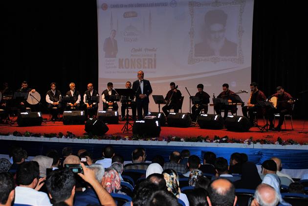 Elazig'da Mehmet Kemiksiz Konseri Icra Edildi