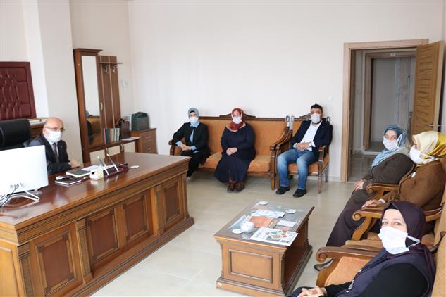 Muş'ta Memur-sen Genel Merkez Kadınlar Komisyonu Bşk. Aydın Ve Beraberindeki Heyetten Imamoğlu'na Ziyaret.