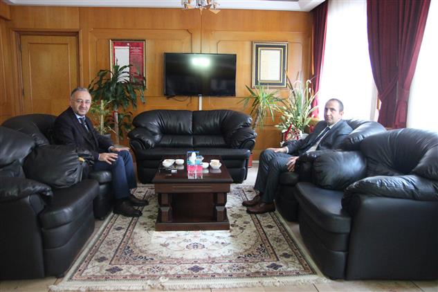 İzmir'de Menderes Kaymakamından Il Müftümüze Ziyaret