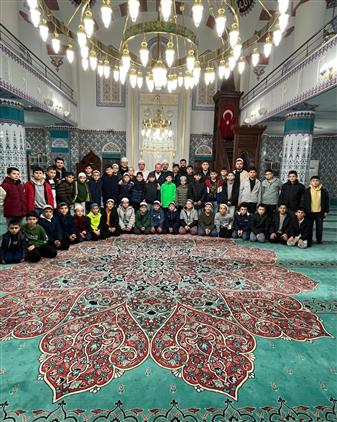 MERKEZ YENİ CAMİİDE REGAİB KANDİLİ PROGRAMI DÜZENLENDİ