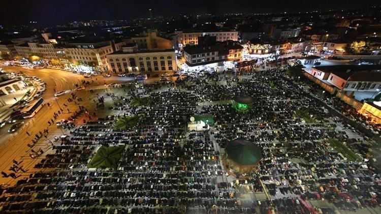 Konya'da Mevlana Meydanında Sultan Selim Camisi önünde Kadir Gecesi Programı Düzenlendi