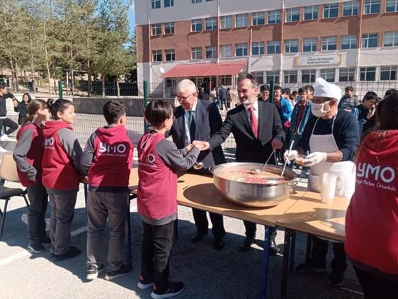 Yozgat'de Mevlid-i Nebi Haftasında öğrencilere Aşure Ikramı