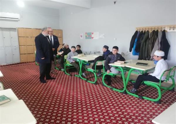 Adana'da Müftü çınar, Karataş Yemişli Hafızlık Yatılı Kur’an Kursunu Ziyaret Etti