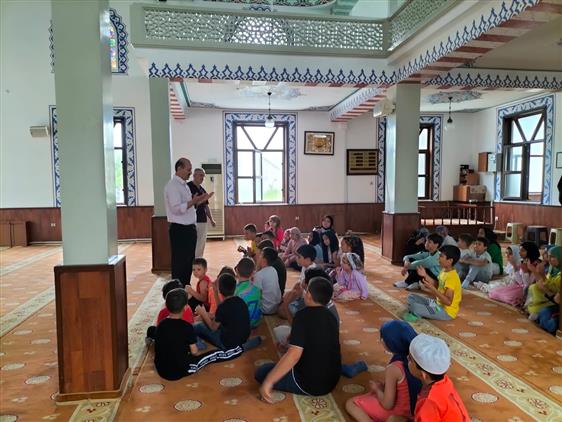 Duzce'de Müftü Vekili Demirkaya Yaz Kur'an Kursu öğrencileriyle Buluştu.