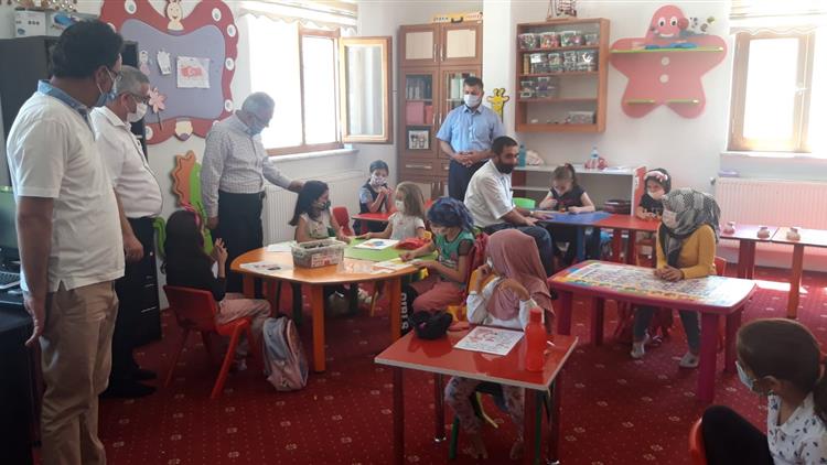 Isparta'da Müftü Vekili Halil Taş Yaz Kur’an Kurslarını Ziyaret Etti