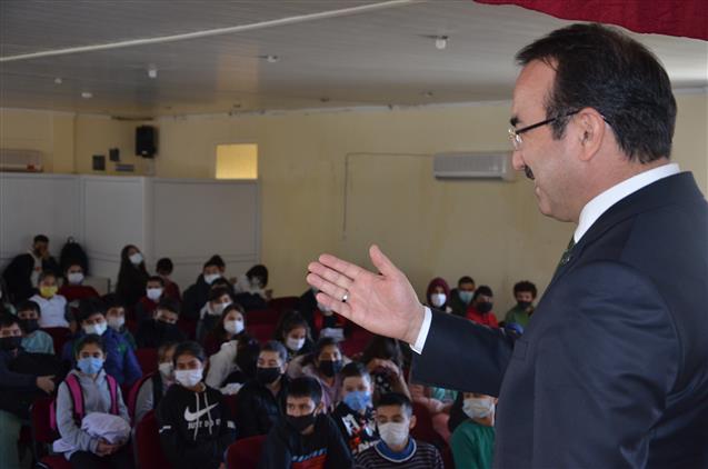 Antalya'da Müftü Yalçınkaya’dan Gençlere Ziyaret