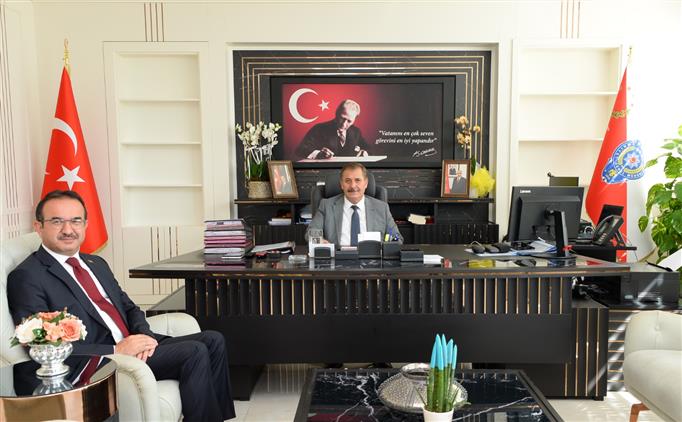 Antalya'da Müftü Yalçınkaya'dan Il Emniyet Müdürü çevik'e Ziyaret.