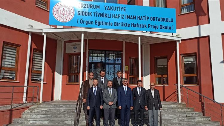 Erzurum'da Müftü Yıldırım'dan Sıddık Tivnikli Ortaokuluna Ziyaret