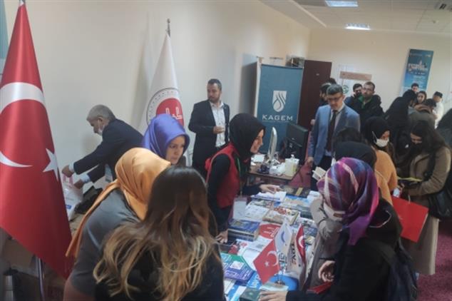 Adana'da Müftülüğümüz Doğu Akdeniz Bölgesel Kariyer Fuarında Stant Açtı