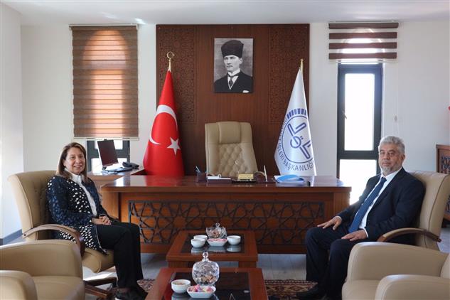 Milletvekili Emine Nur Günay Eskişehir Diyanet Eğitim Merkezini Ziyaret Etti