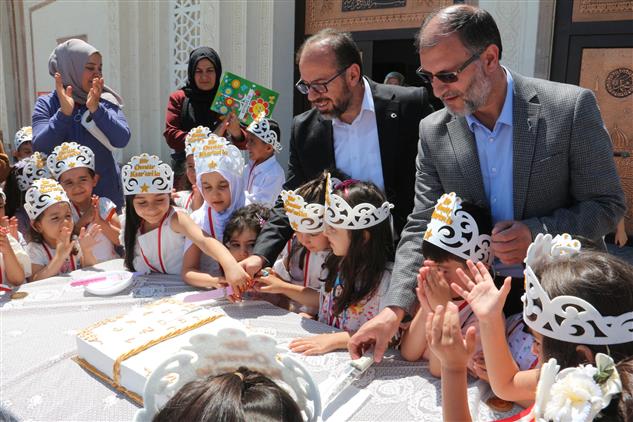 Agri'da Minik öğrencilerin Karne Sevinci