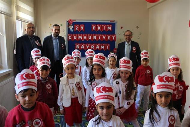 Agri'da Miniklerden Cumhuriyet Bayramı Etkinliği