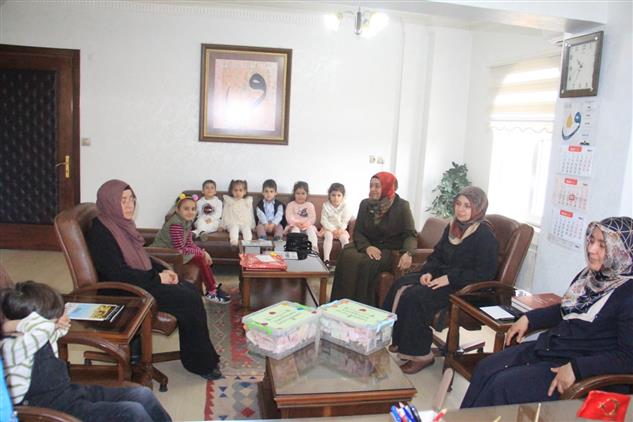 Karaman'da Miniklerimiz Kumbaralarını Depremzedelere Bağışladılar.