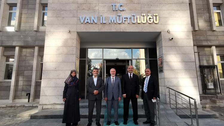 Muş Il Müftüsü Lütfü Imamoğlu, Van Il Müftüsü ömer Keskin'i Makamında Ziyaret Etti.