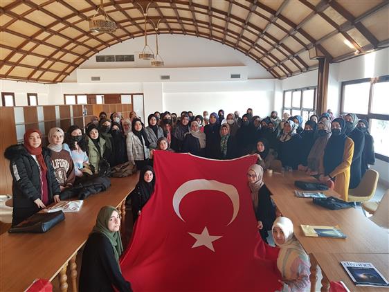 Denizli'de üniversiteli Gençler, şehit Anneleri Ile Buluştu