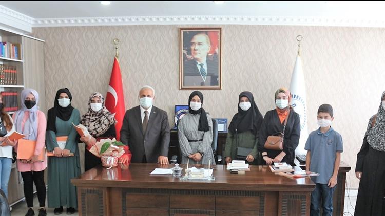 Agri'da üniversite öğrencilerinden Müftü Topçu’ya Ziyaret